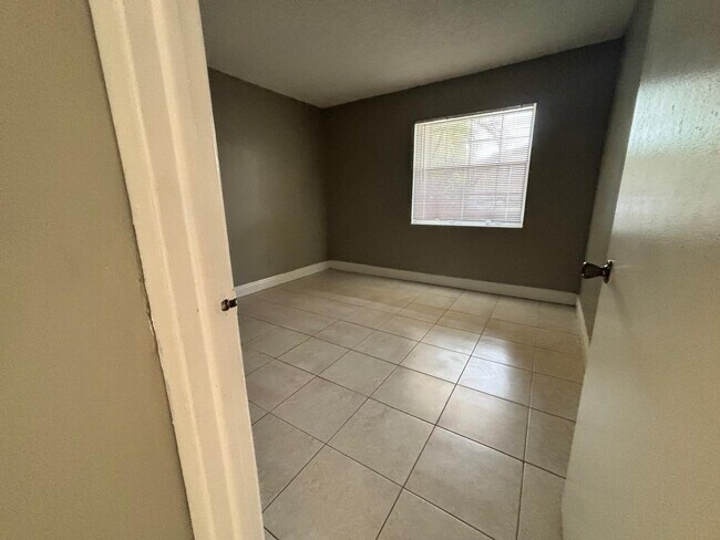Foto del edificio - 704 NW 103rd Terrace