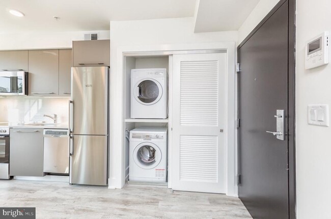 Foto del edificio - 816 Potomac Ave SE