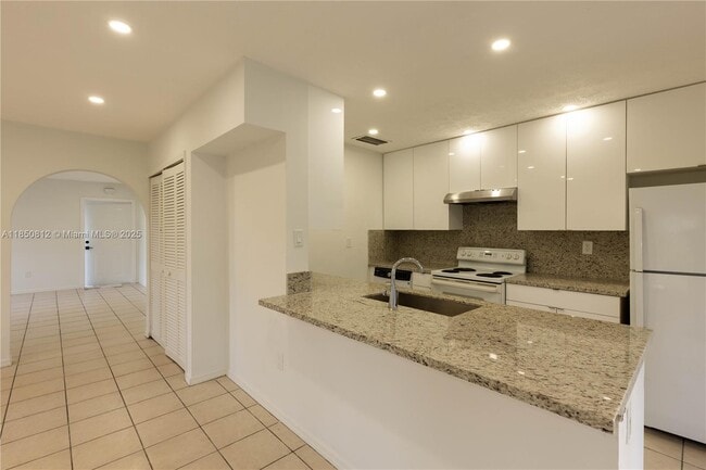 Building Photo - 10361 SW 209th Ln