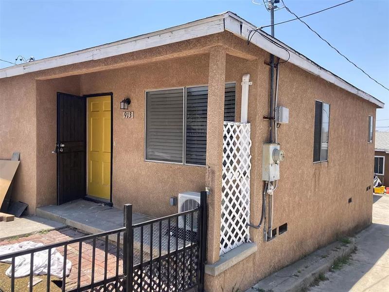 Primary Photo - 913 N Hicks Ave