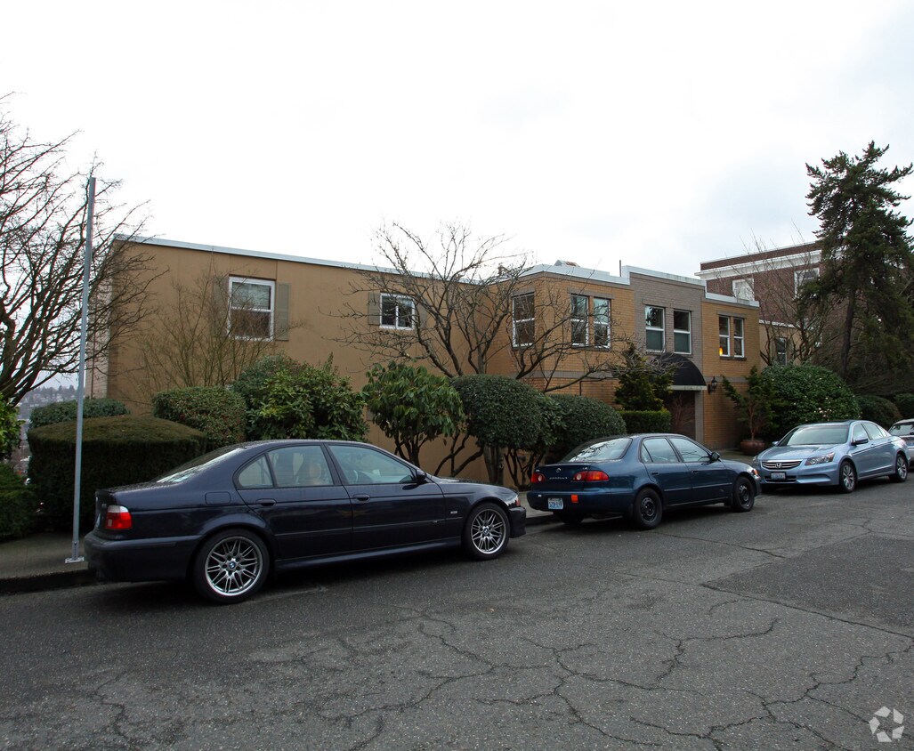 Building Photo - 1818 Bigelow Ave N