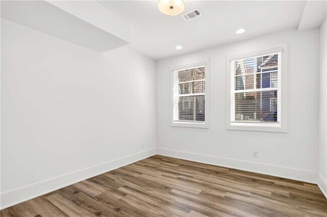 Foto del edificio - 1338 Booth Ave NW