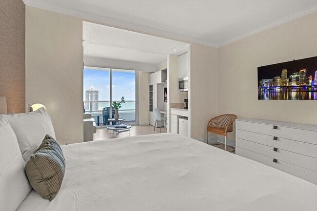 Building Photo - 4385 Collins Ave