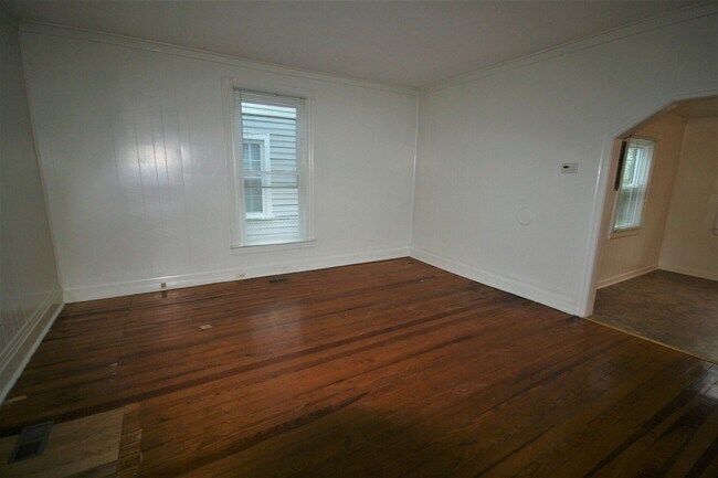 Foto del edificio - Gorgeous and Spacious 2 Story Duplex - 2 Blocks From Duke - Fenced Yd!