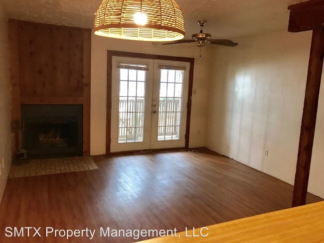 Building Photo - 1117 N LBJ Dr