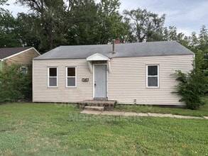 Building Photo - 1738 N Poplar Ave