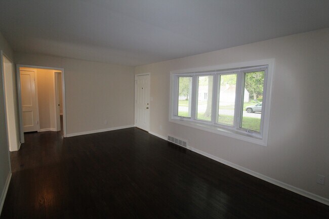 Foto del edificio - 2 Bedroom 1 Bath House In Overland Park
