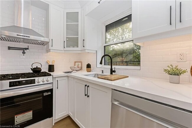 Building Photo - 487 E 37th St