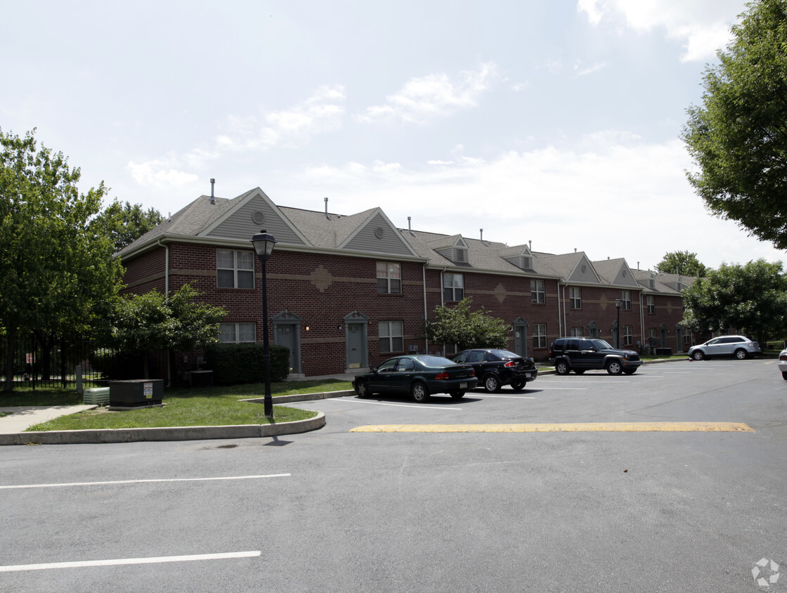 Primary Photo - Penn Street Apartments