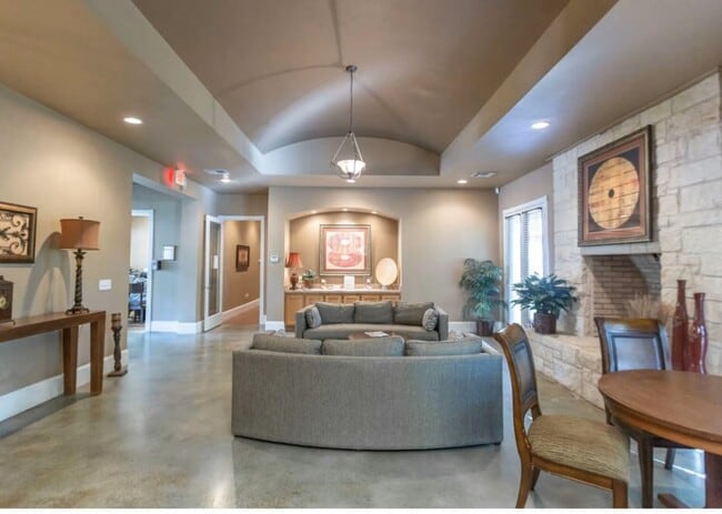 Building Photo - Saddle Creek