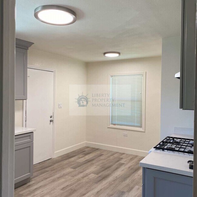 Building Photo - 151 W Sonoma Ave