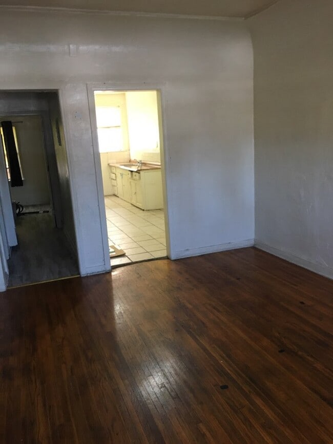 Building Photo - 2102 W 48th St