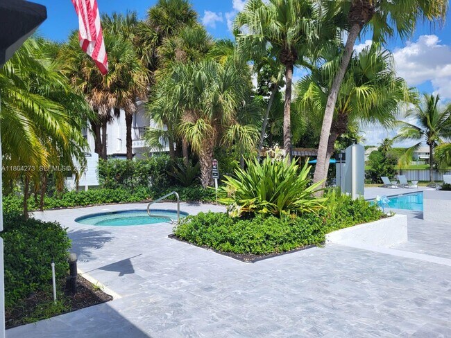 Foto del edificio - 4555 NW 99th Ave