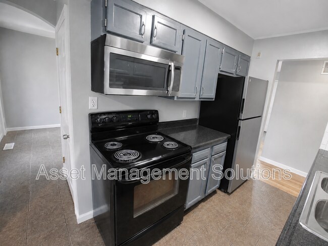 Foto del edificio - 723 Riderwood Dr