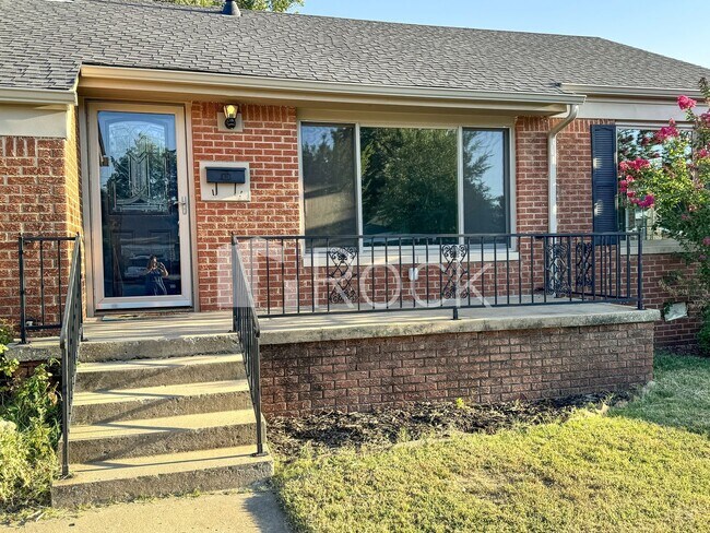 Foto del edificio - 2 Bedrooms plus Bonus Room near Mayfair Area in NW OKC