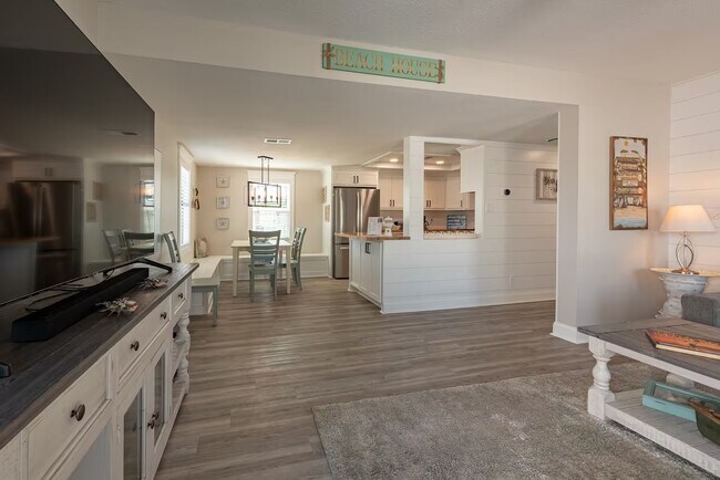 Building Photo - 1726 65th St