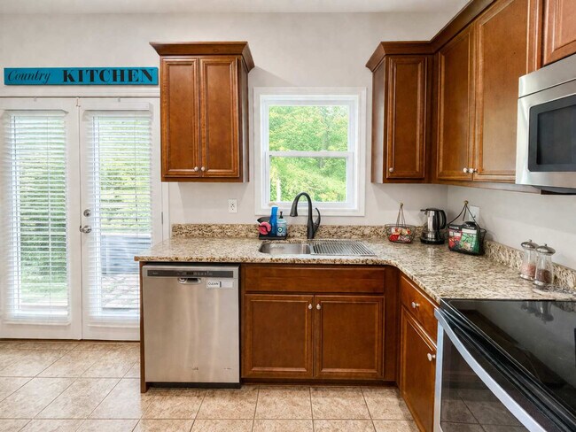 Foto del edificio - 7355 Hightower Cir