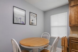 Building Photo - 3212 Thornwood Dr