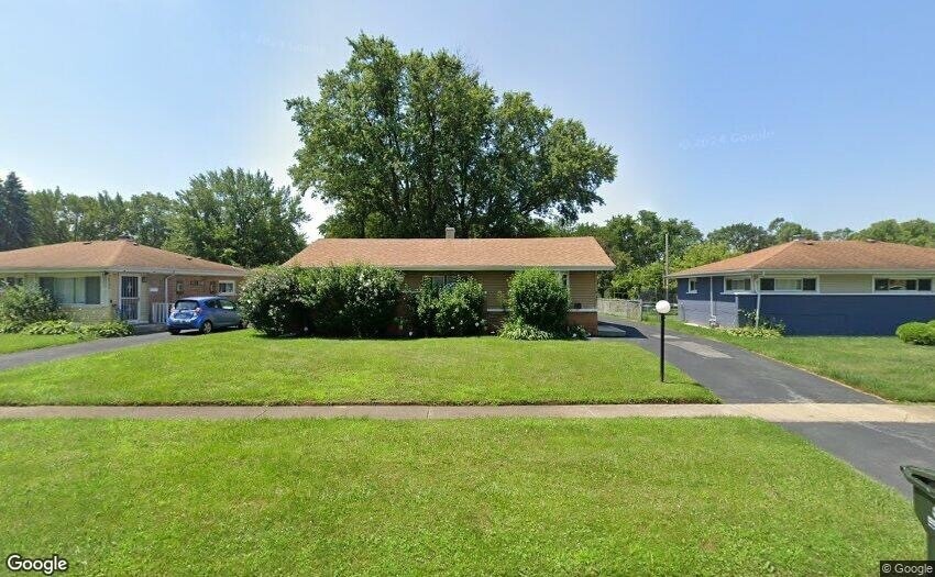Foto principal - 16146 Cambridge Dr