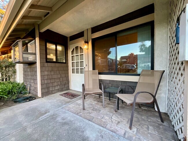 Building Photo - 1072 Townhouse Dr