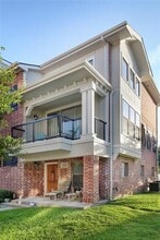 Building Photo - 2018 Azure Pointe