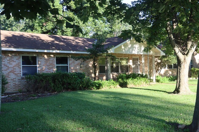 Building Photo - Single Family Home