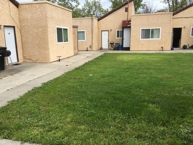 Foto del edificio - Modesto 2 Bedroom 1 Bathroom Town Home