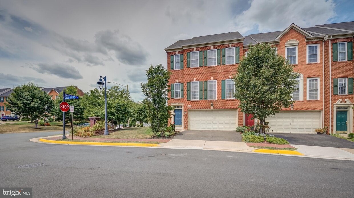 8070 Samuel Wallis St, Lorton, VA 22079 Townhome Rentals in Lorton VA