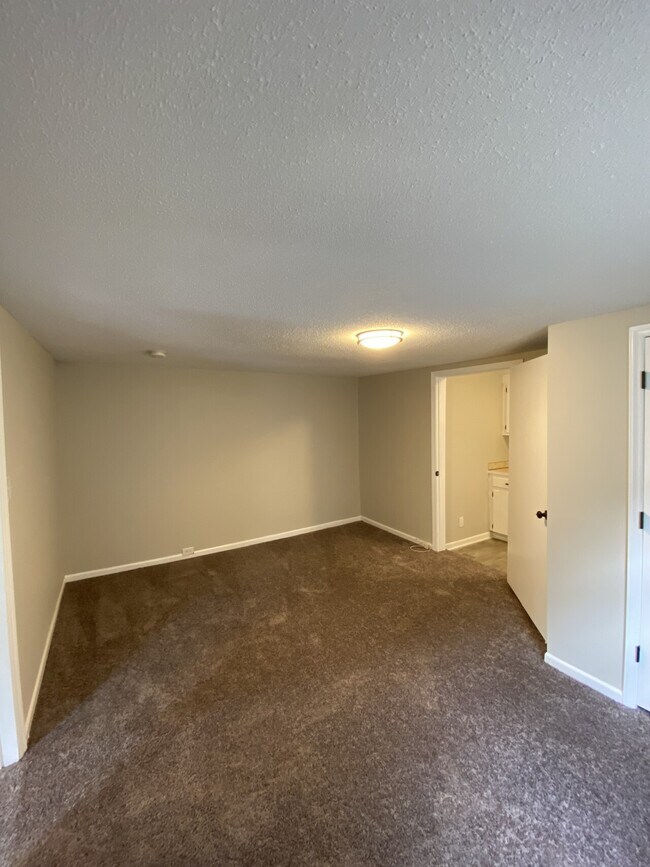 812 W 2nd Ave Unit B, Gastonia, NC 28052 Condo for Rent in Gastonia