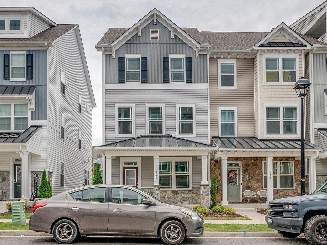 Primary Photo - 1435 Harwinton Ct