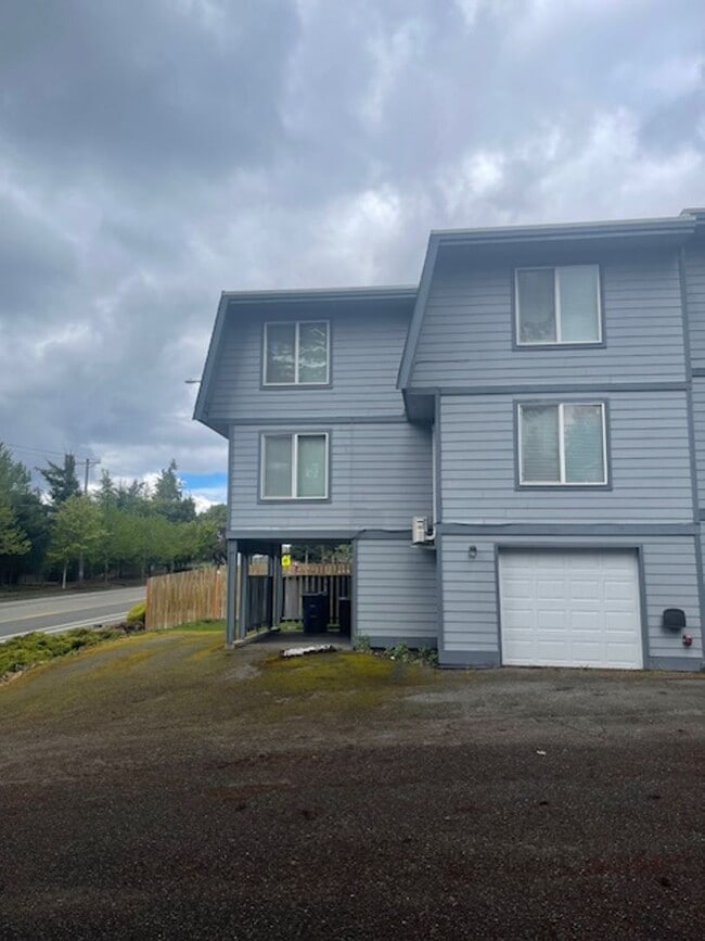 Building Photo - 4323 67th Ave W