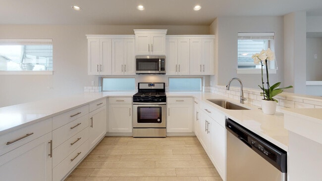 Building Photo - Sonny Estates: Stylish Floor-Plan, Easy Commute To Nike & Intel, Central Air, Small Dog w/ Pet Re...