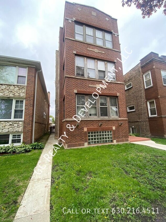 Primary Photo - 4626 N Kenneth Ave