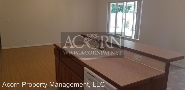 Building Photo - 3 br, 2 bath House - 549 Naismith Boulevard