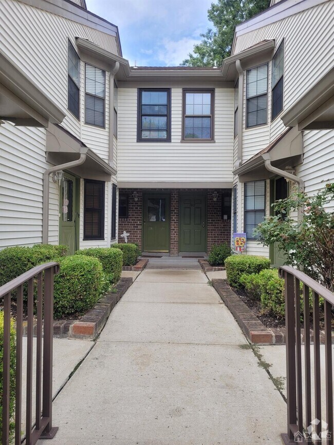 The Harbour Club Apartments for Rent with Utilities Included