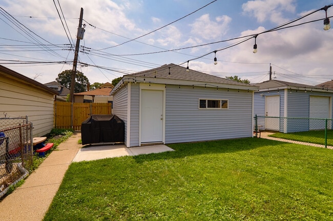 Building Photo - 5023 N Kolmar Ave