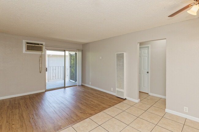 Building Photo - Pinecrest Villas