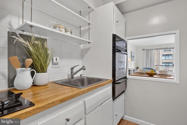 Foto del edificio - 730 24th St NW