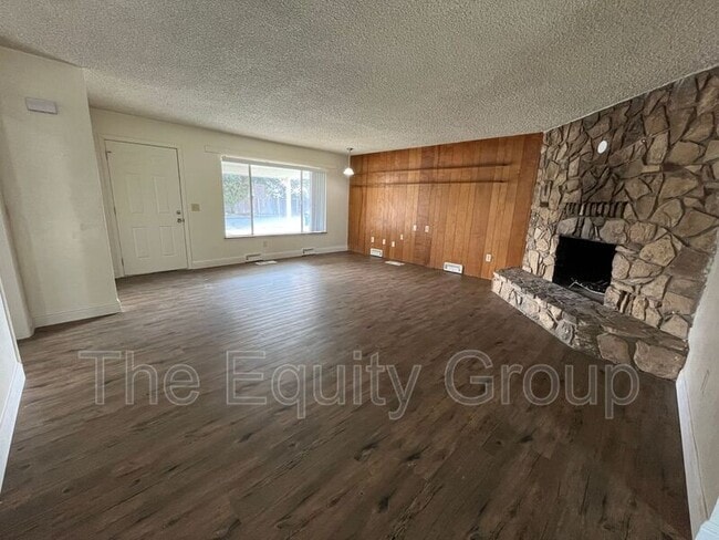 Foto del edificio - 823 N Belmont St