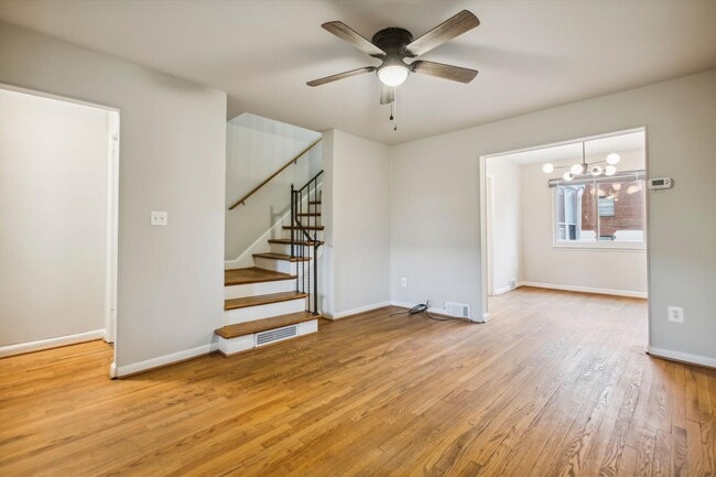 Building Photo - Lovely, spacious yet cozy2 BD 1.5 BA Townh...