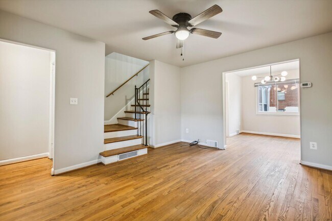 Foto del edificio - Stylish NE DC 2BR/1.5BA Townhome with Space, Comfort & Charm