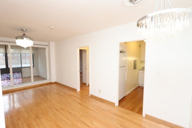 Building Photo - 24 Juniper St
