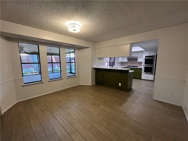 Foto del edificio - 6404 Bluesky Way