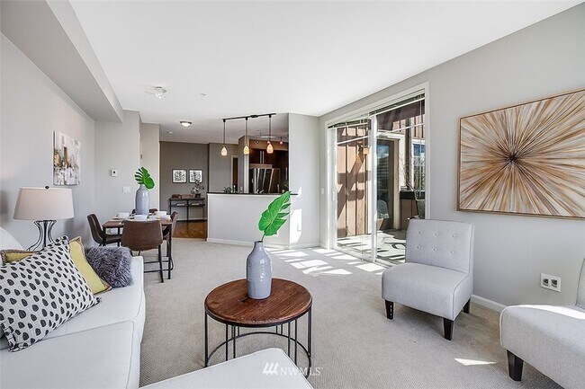 Building Photo - $500 Off Move in by 8/15 - Chic City Retre...