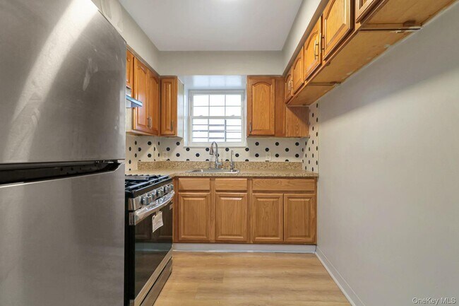 Foto del edificio - 1051 Cauldwell Ave