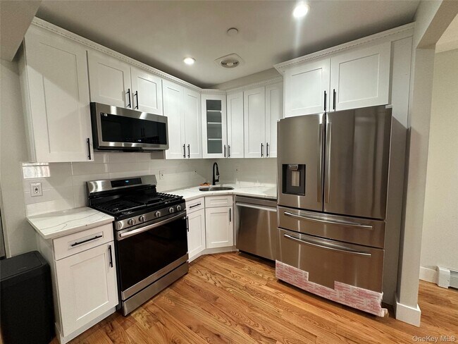 Foto del edificio - 238 Wyona St