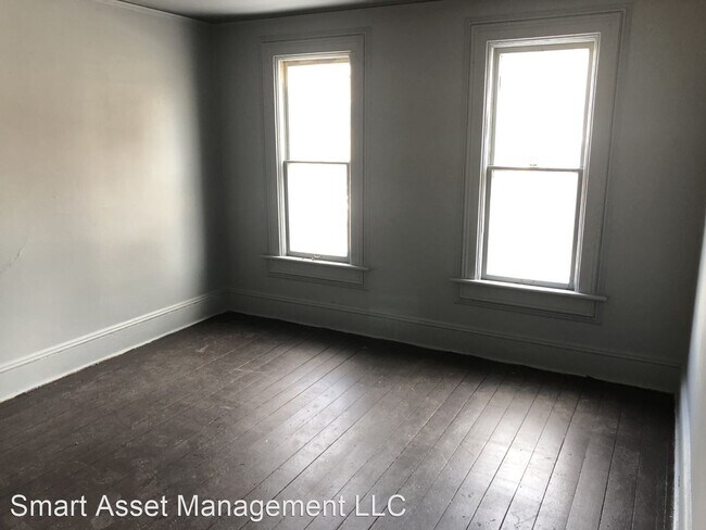 Building Photo - 3 br, 1 bath House - 3011 N. Holton St.