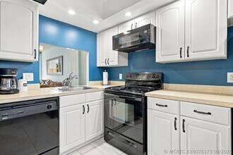 Building Photo - 113 Royal Pk Dr
