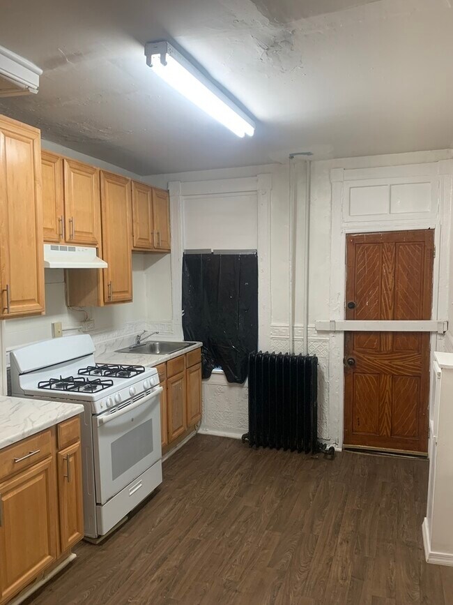 Foto del edificio - 2119 N Fulton Ave