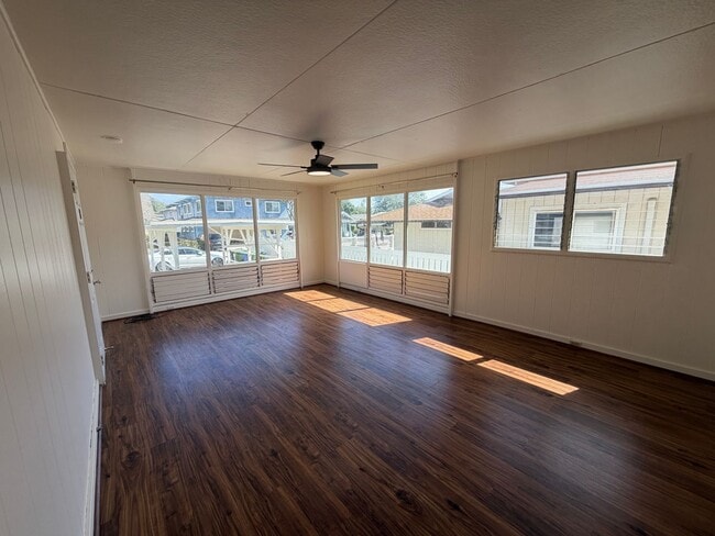 Building Photo - 3022 Makini St